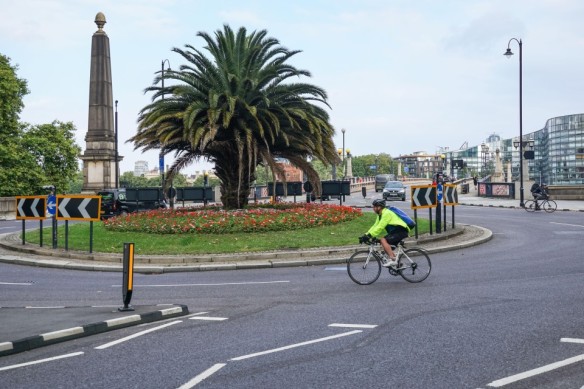 cyclist-roundabout